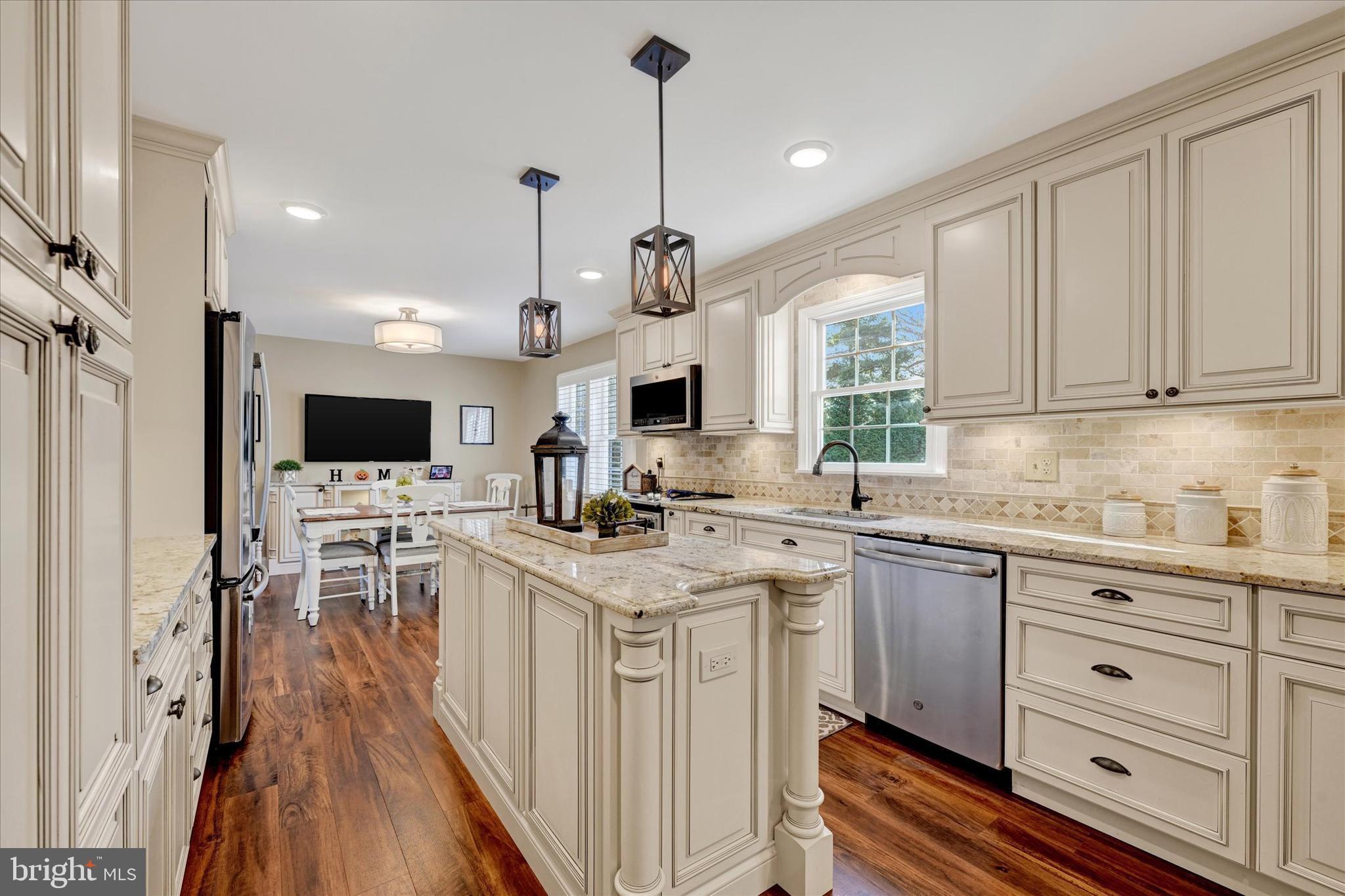 MANOR RIDGE - Residential