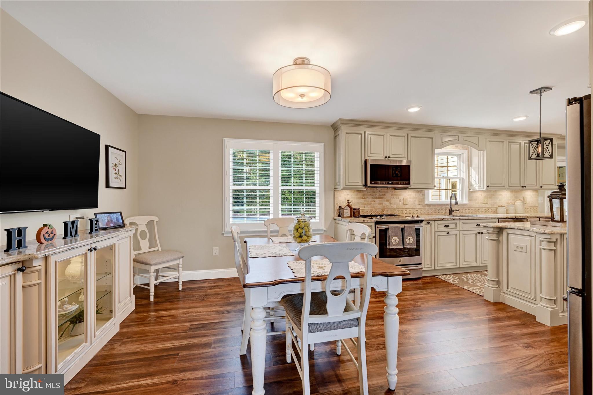 MANOR RIDGE - Residential