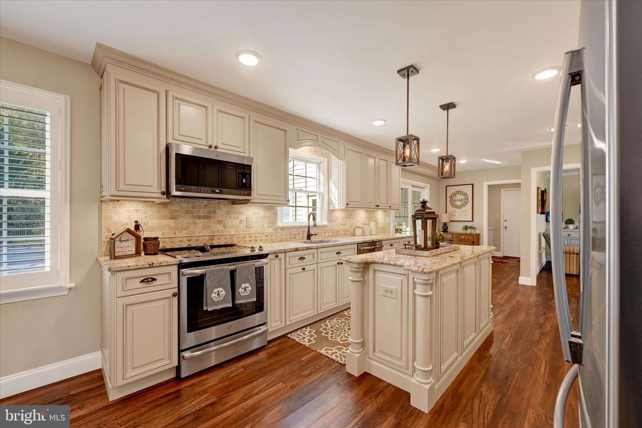 MANOR RIDGE - Residential