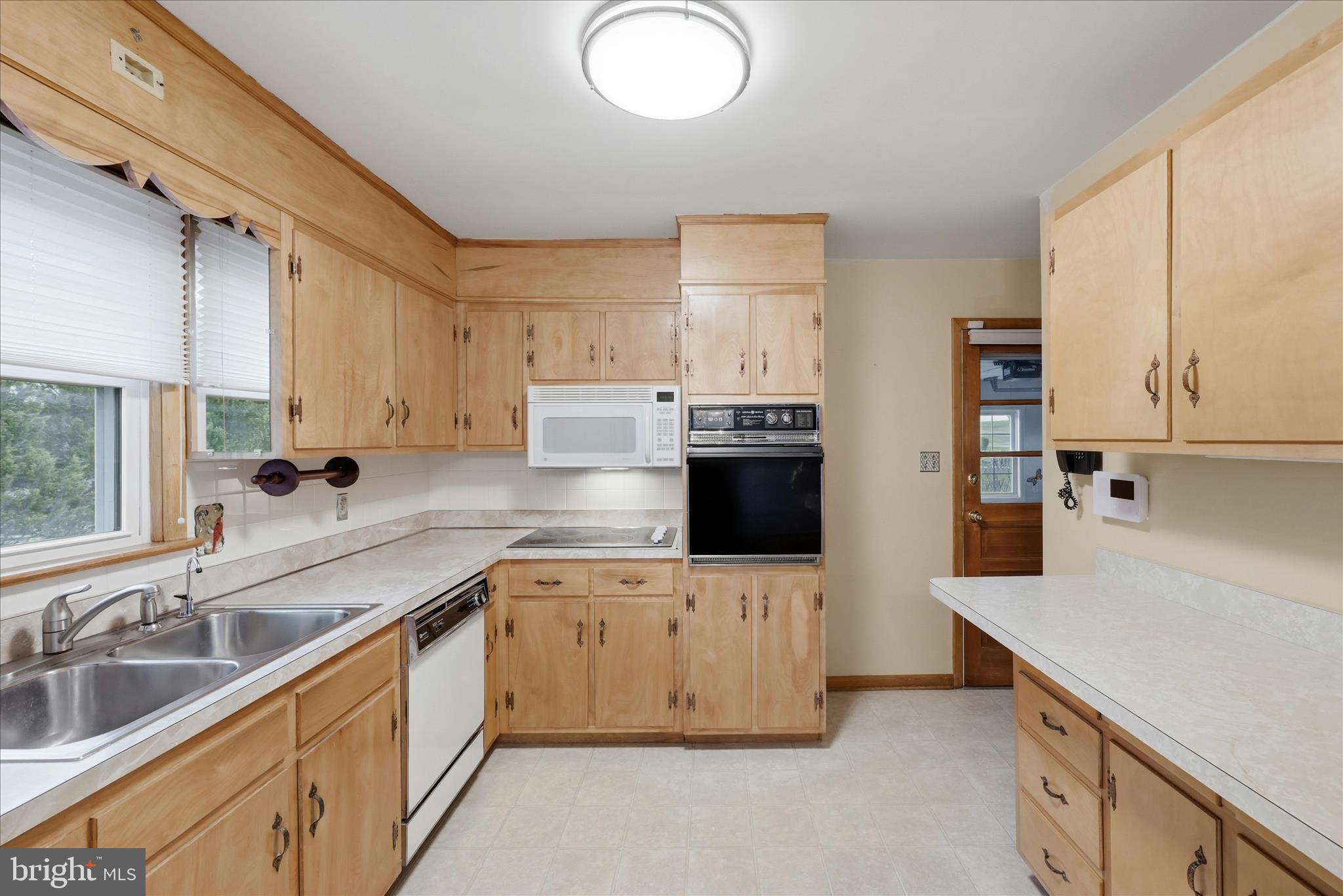 ROLLING FIELDS - Residential