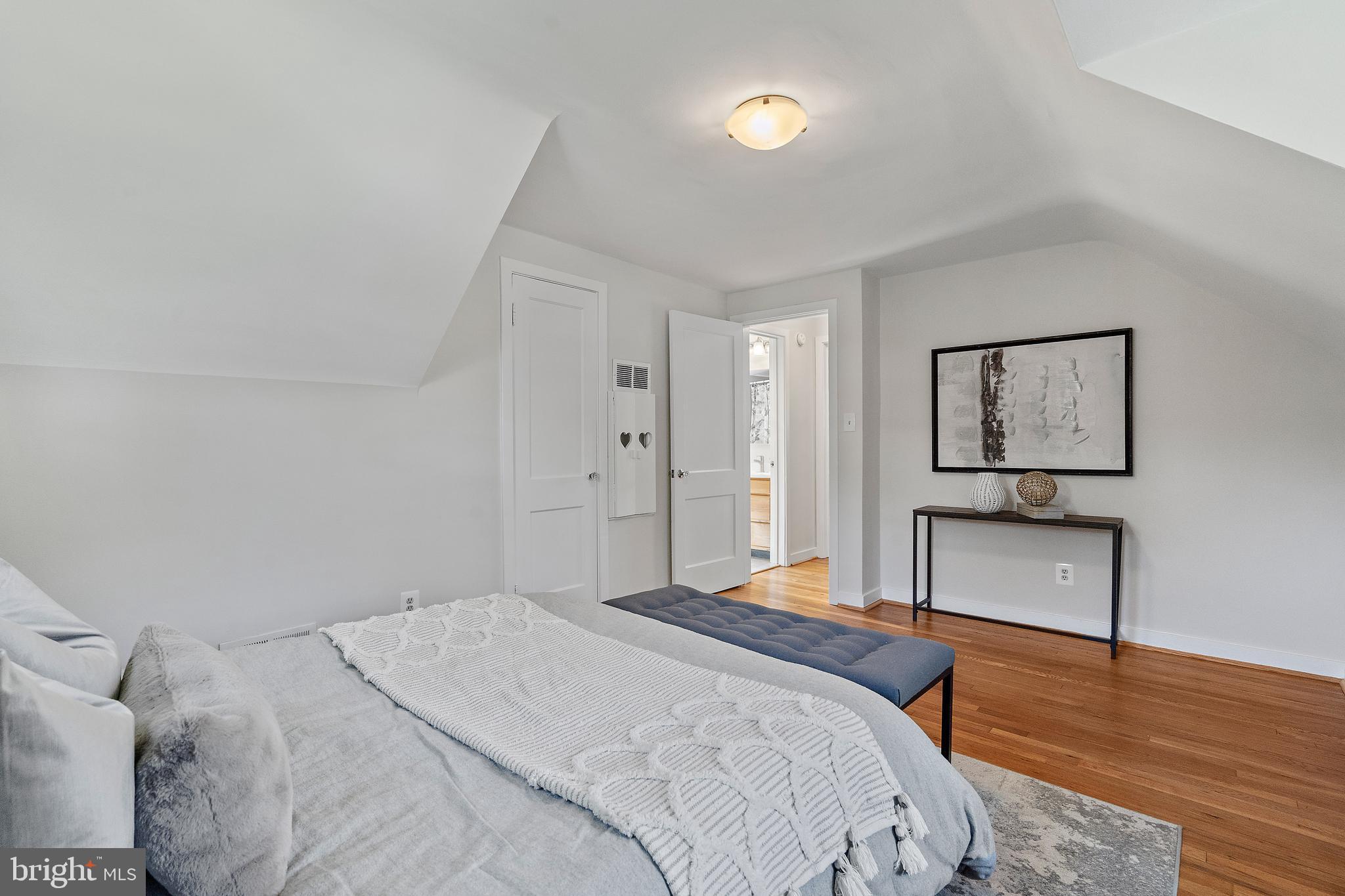 NORTH KENSINGTON - Residential