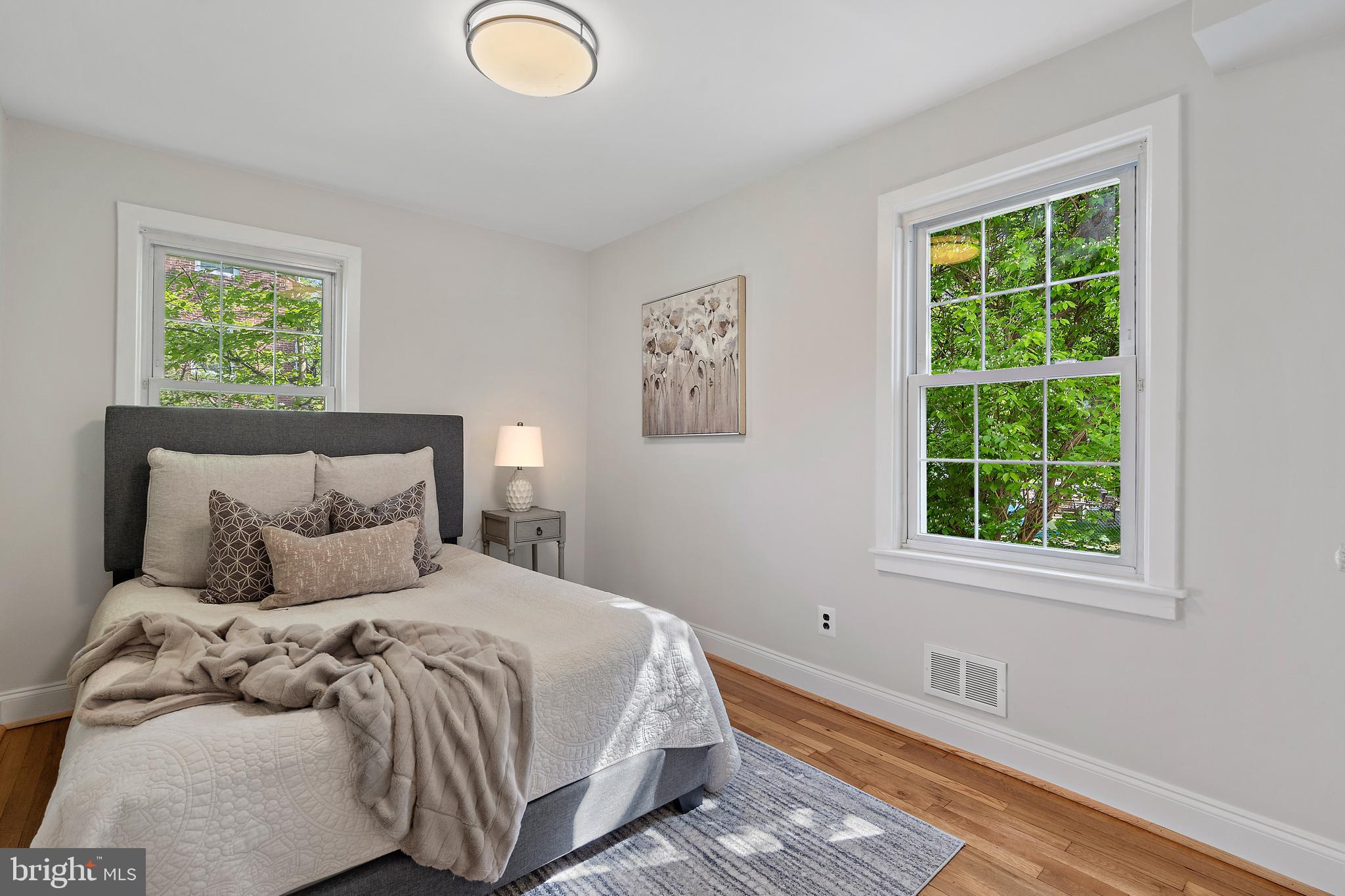 NORTH KENSINGTON - Residential