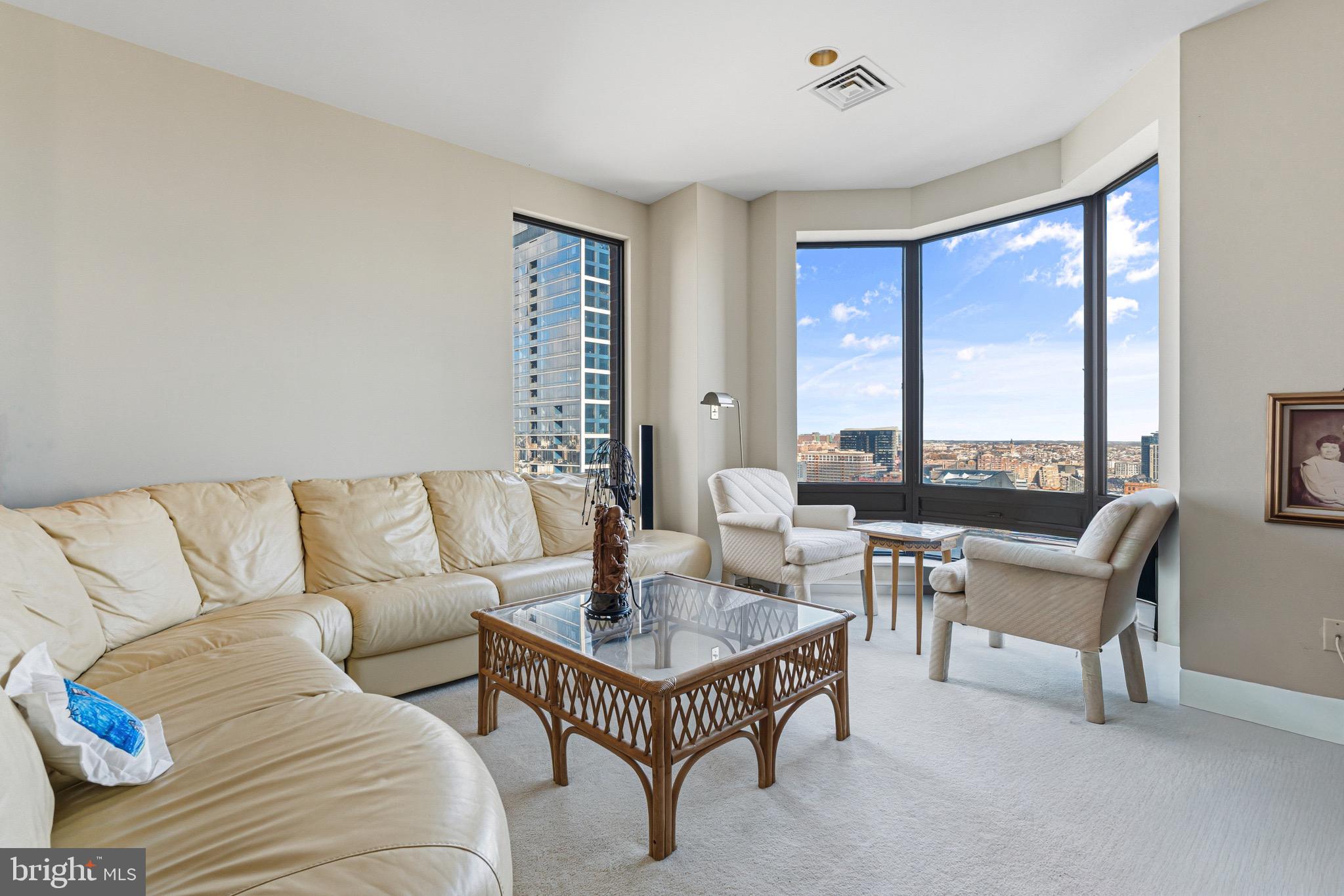 10 E LEE STREET 2008