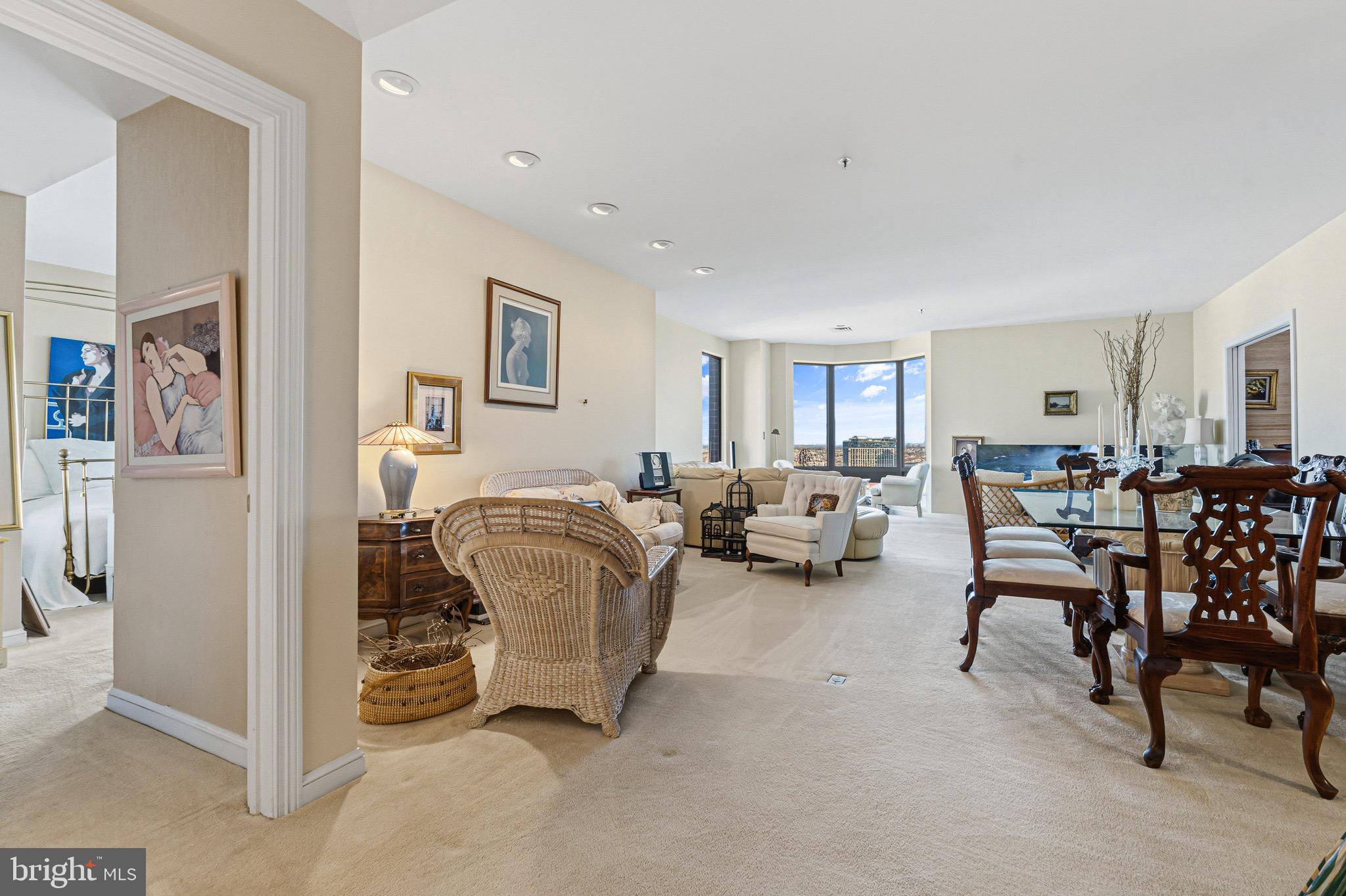 10 E LEE STREET 2008