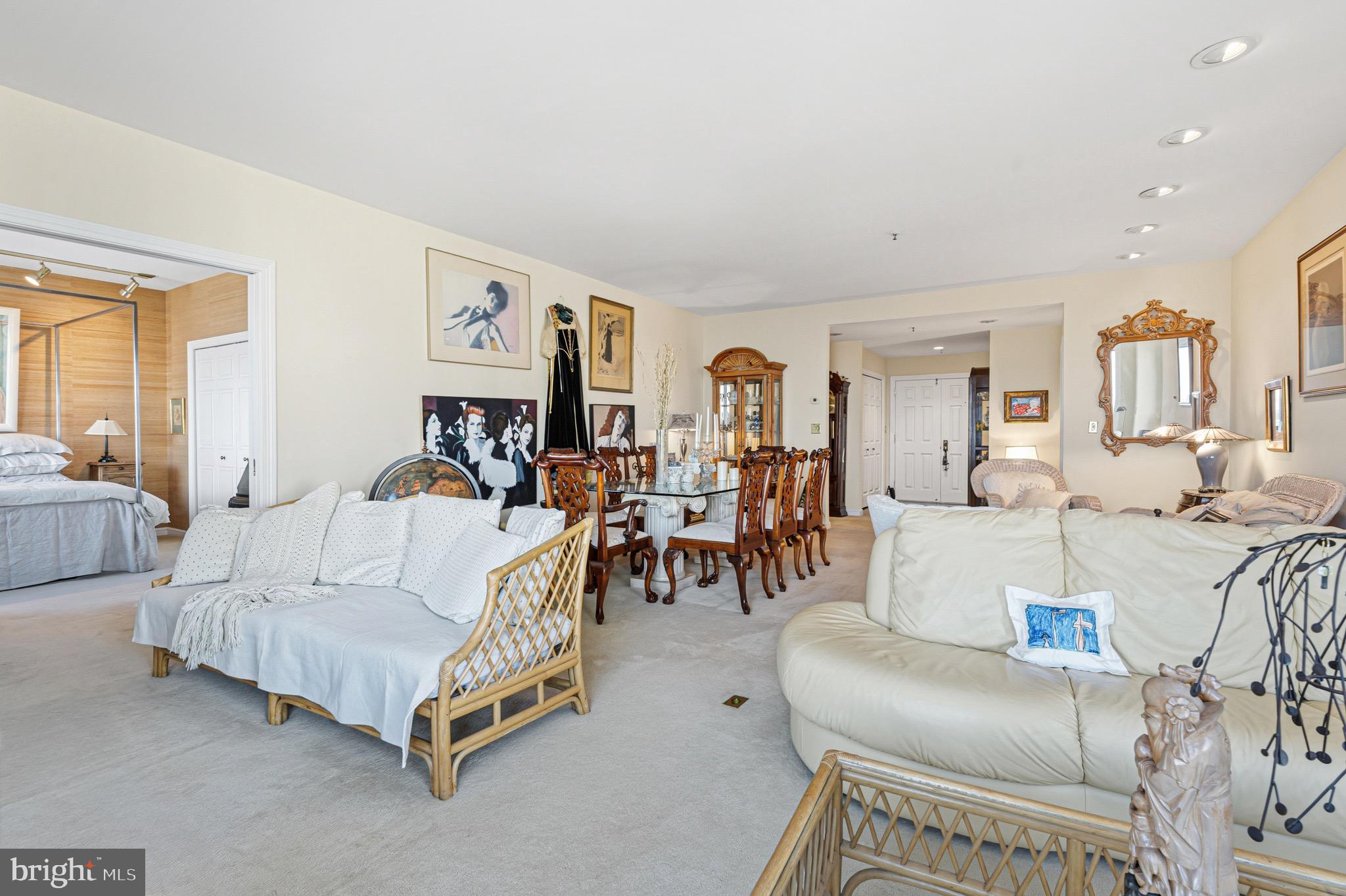 10 E LEE STREET 2008