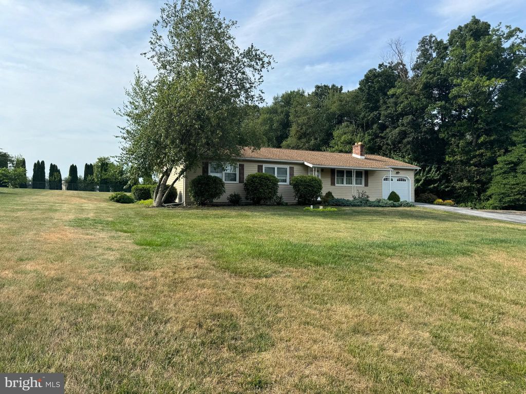 Photo of 49 Stuart Run Road, QUARRYVILLE, PA 17566 (MLS # PALA2054004)