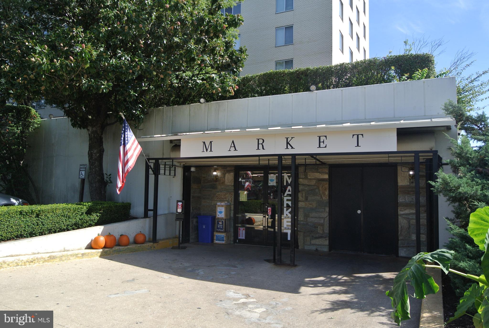 GROSVENOR PARK TOWNHOME CONDOMINIUMS - Residential