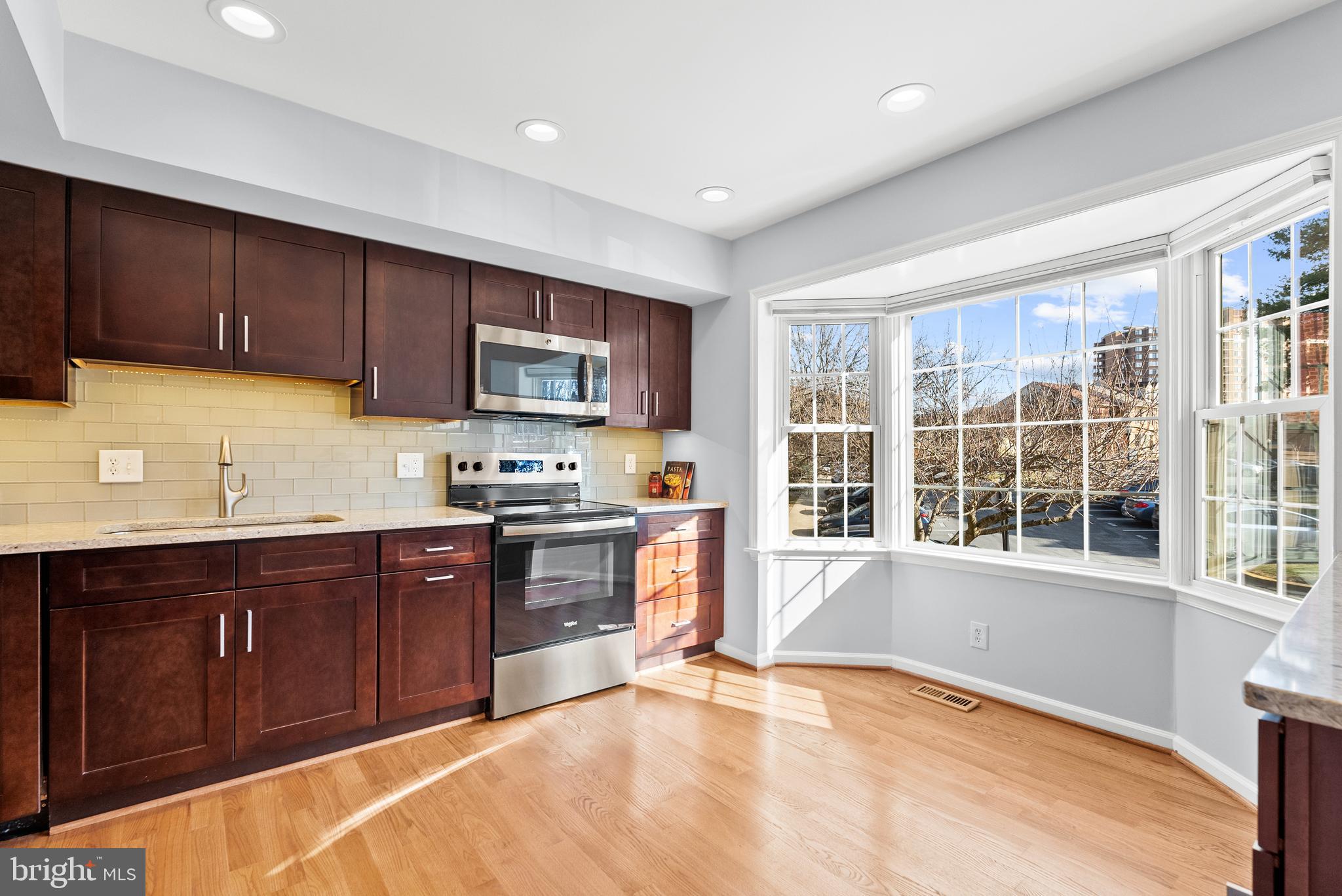 GROSVENOR PARK TOWNHOME CONDOMINIUMS - Residential