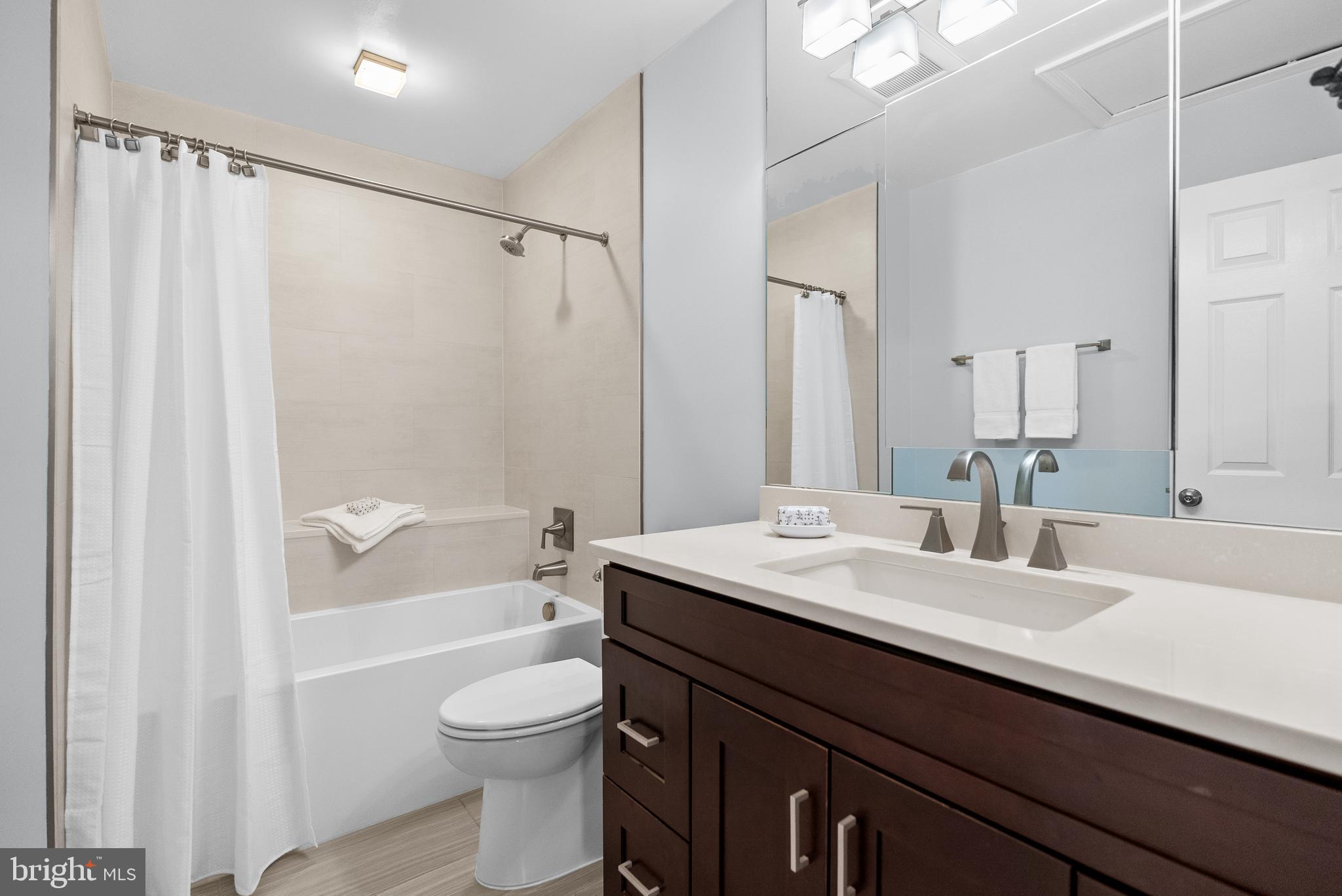 GROSVENOR PARK TOWNHOME CONDOMINIUMS - Residential