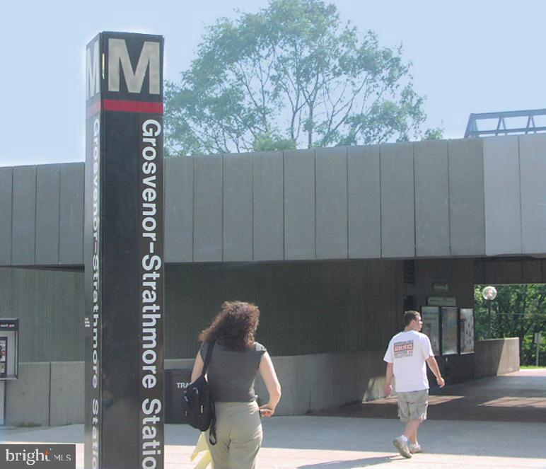 GROSVENOR PARK TOWNHOME CONDOMINIUMS - Residential