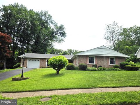 Photo of 4315 Markwood Lane, FAIRFAX, VA 22033 (MLS # VAFX2320482)