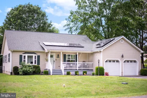 124 Potomac Court, Colonial Beach, VA MLS: VAWE2008850