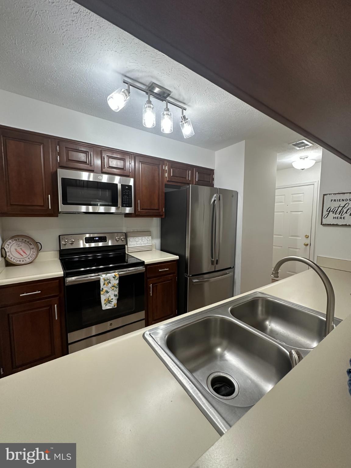 BRENTWOOD PARK - Residential Lease