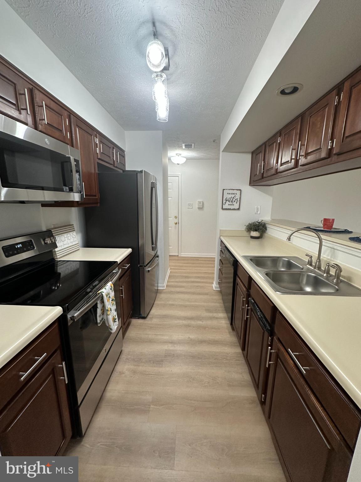 BRENTWOOD PARK - Residential Lease