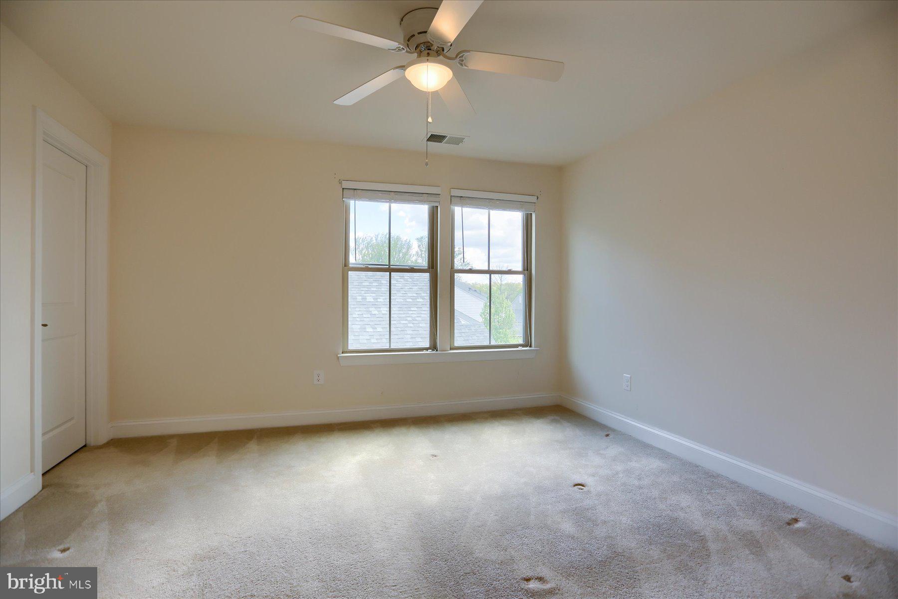 STONELEIGH SUMMIT - Residential