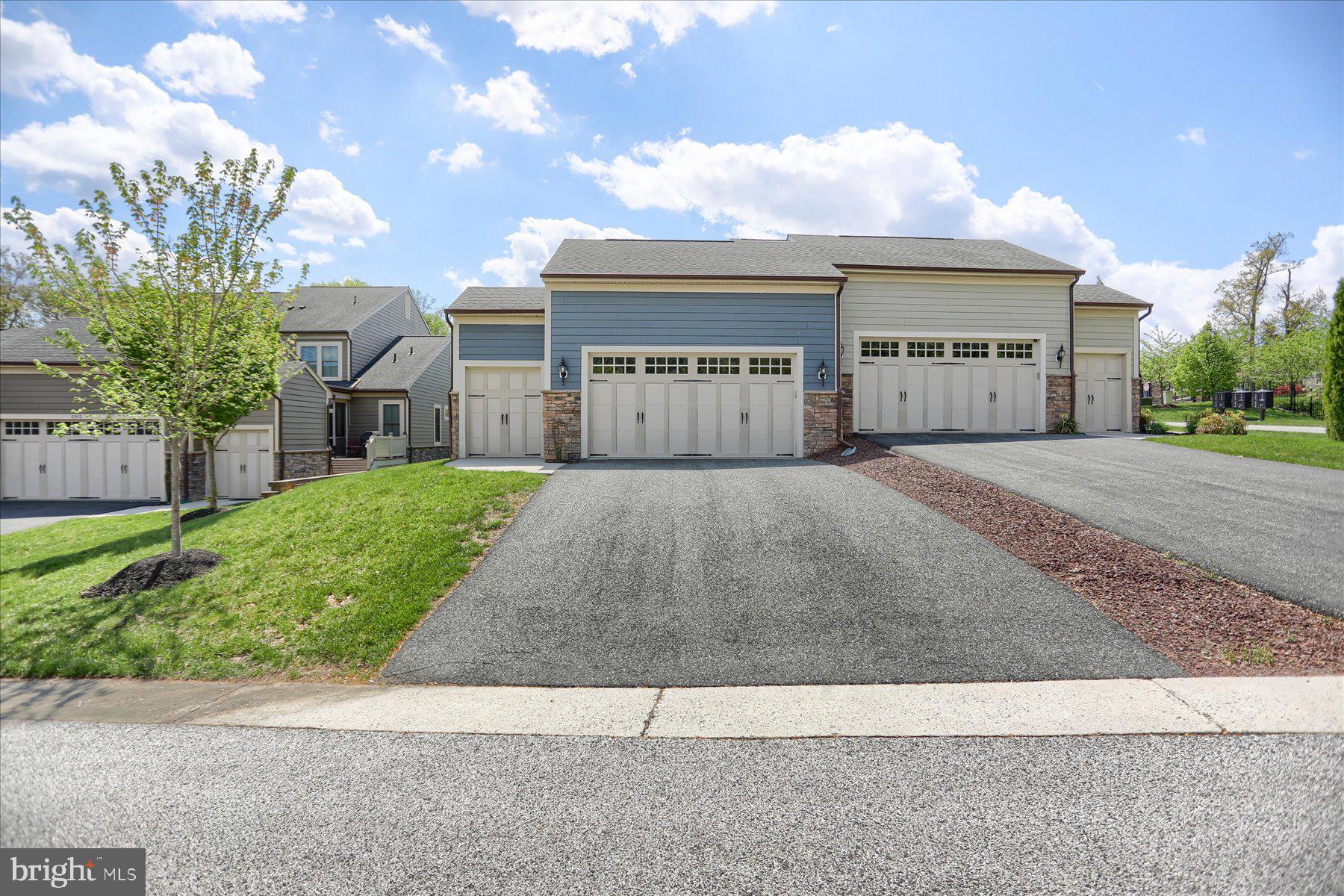 STONELEIGH SUMMIT - Residential