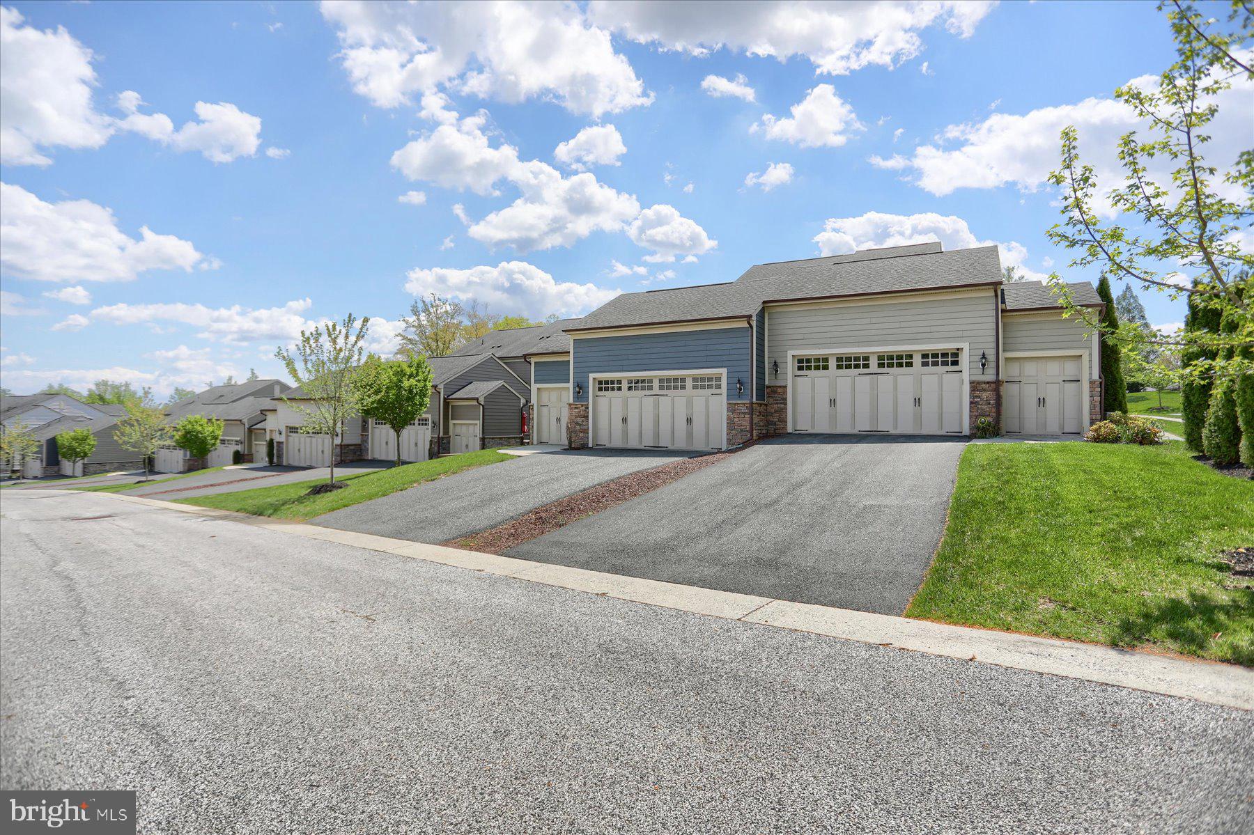 STONELEIGH SUMMIT - Residential