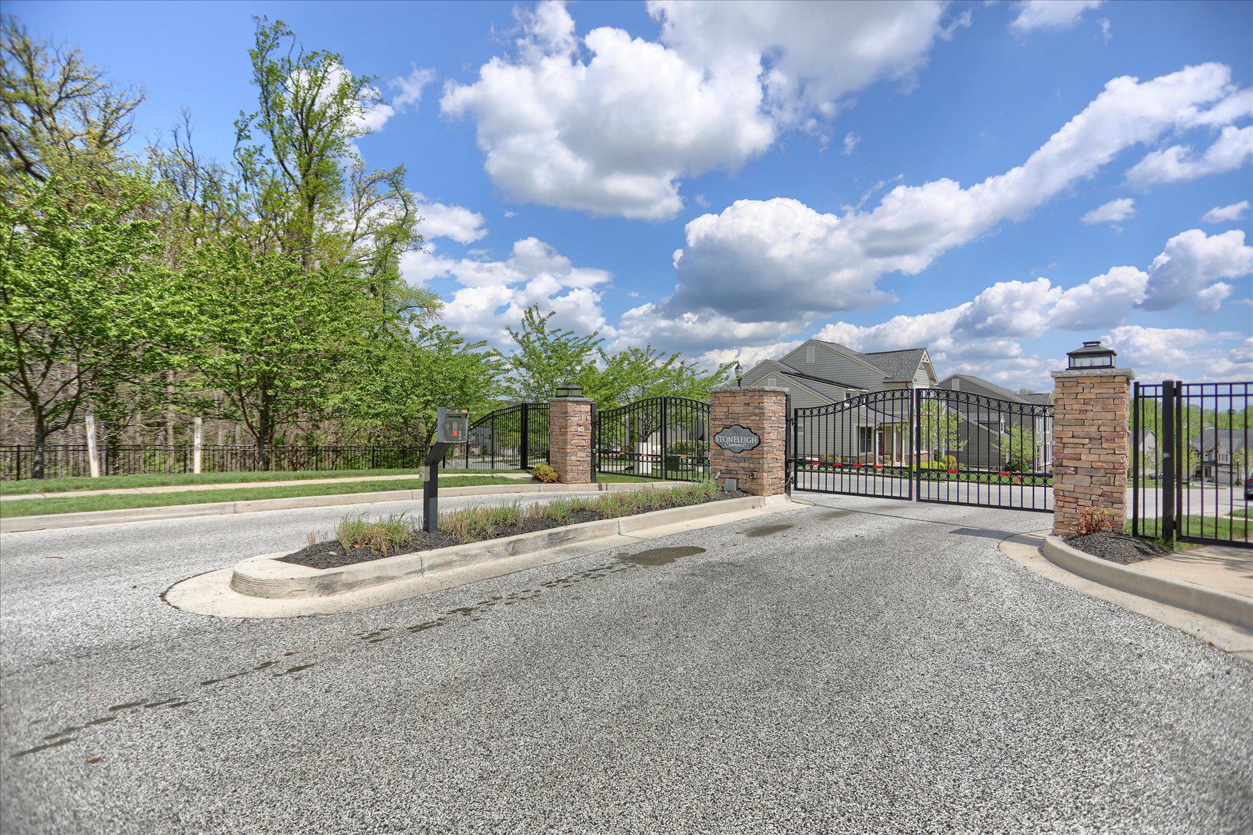 STONELEIGH SUMMIT - Residential