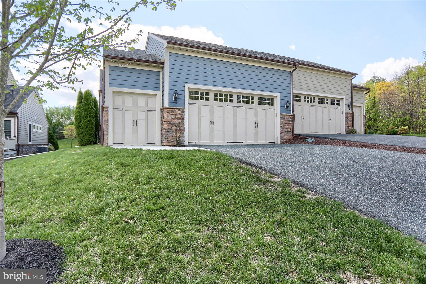 STONELEIGH SUMMIT - Residential