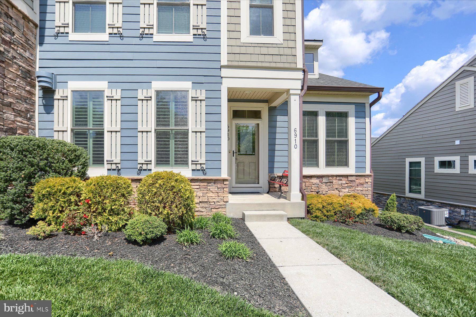 STONELEIGH SUMMIT - Residential