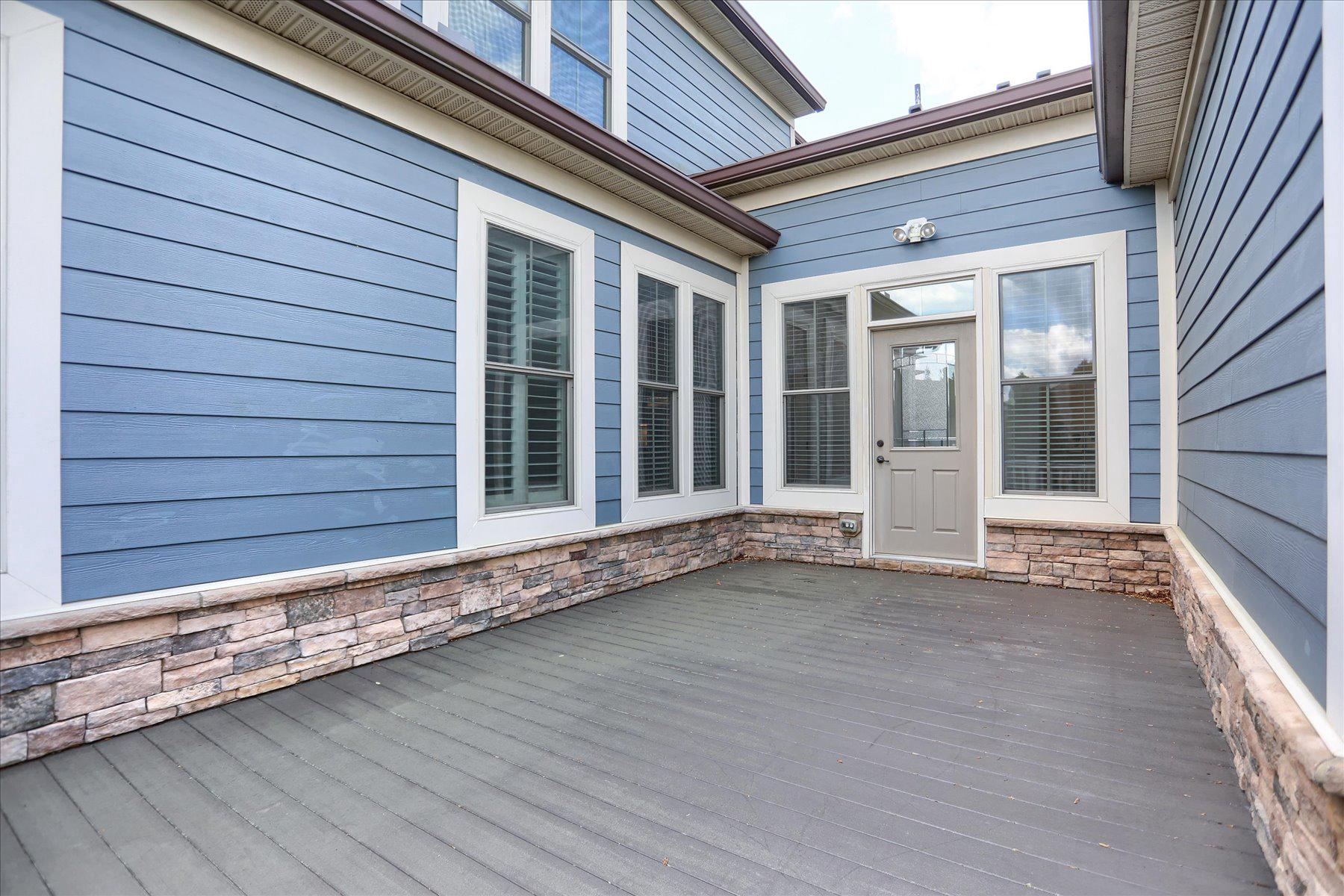 STONELEIGH SUMMIT - Residential