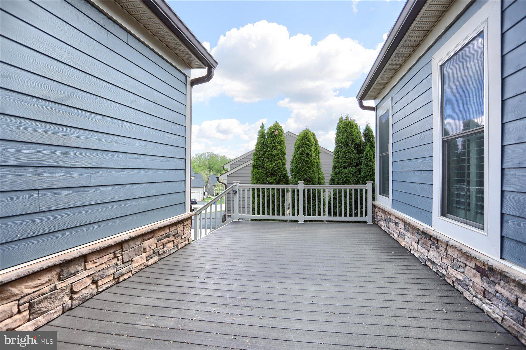 STONELEIGH SUMMIT - Residential