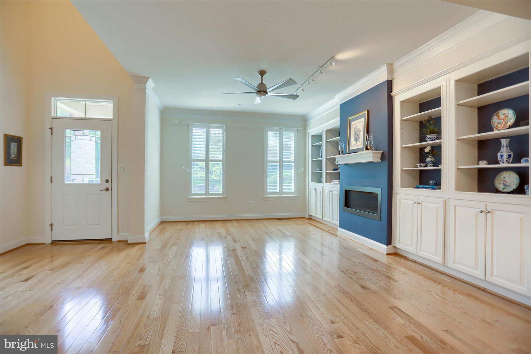 STONELEIGH SUMMIT - Residential