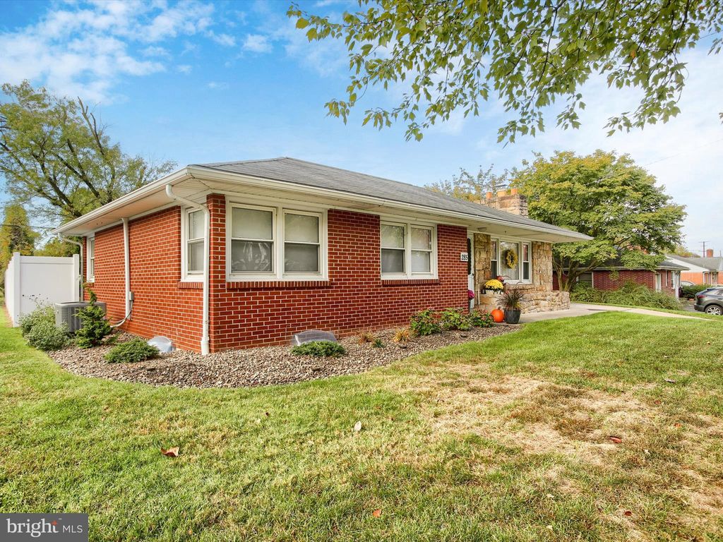 Photo of 285 Dogwood Drive, HUMMELSTOWN, PA 17036 (MLS # PADA2050858)