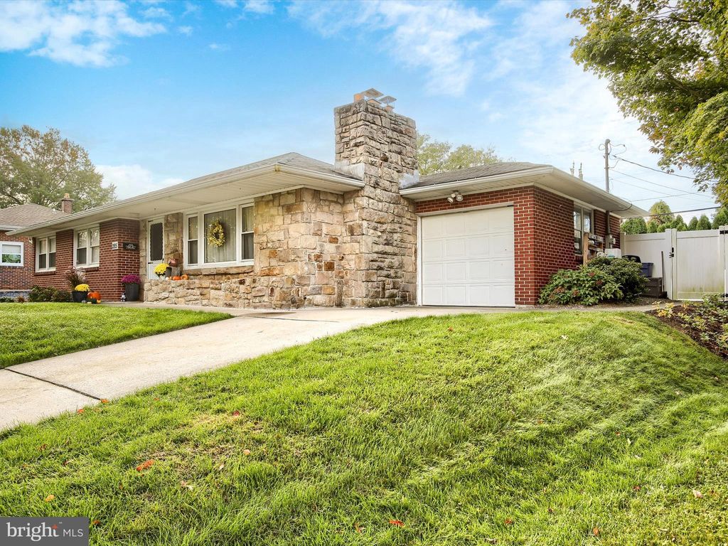 Photo of 285 Dogwood Drive, HUMMELSTOWN, PA 17036 (MLS # PADA2050858)