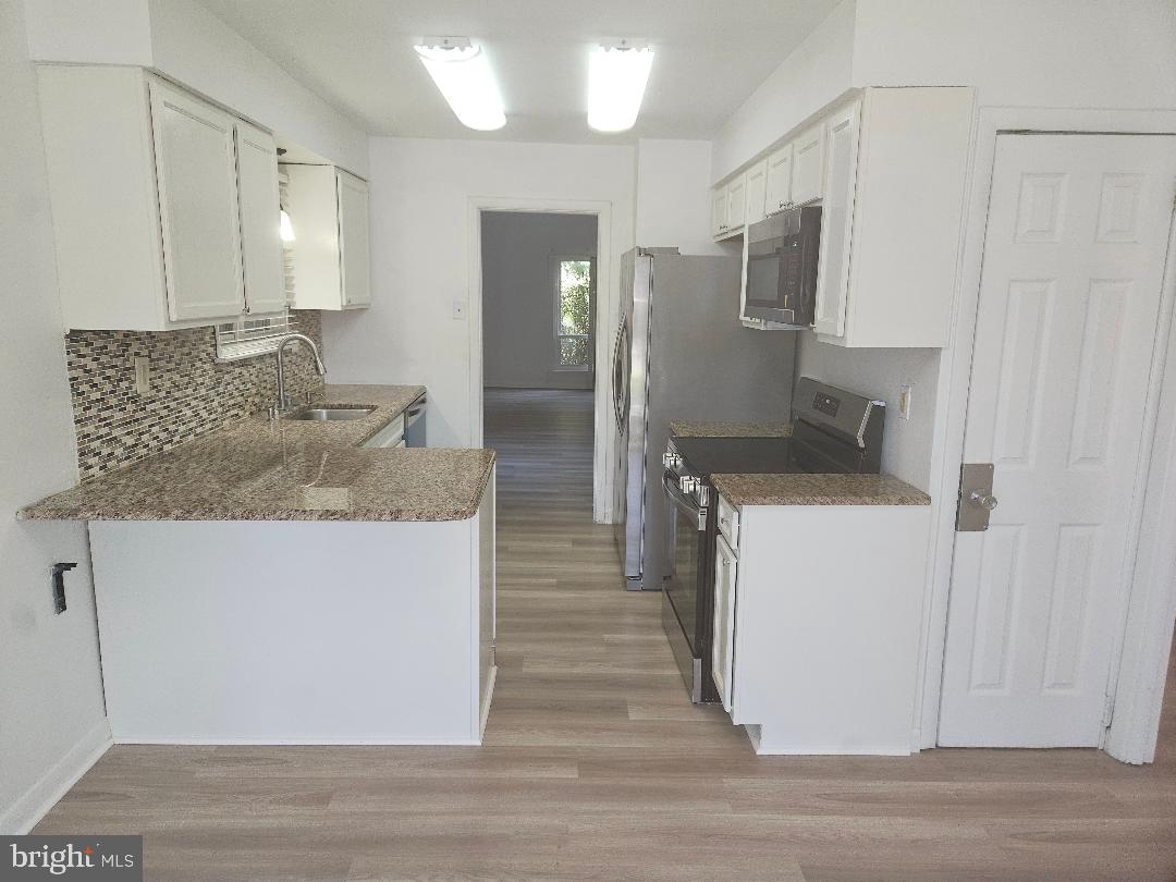 1111 PUTNAM BOULEVARD 37