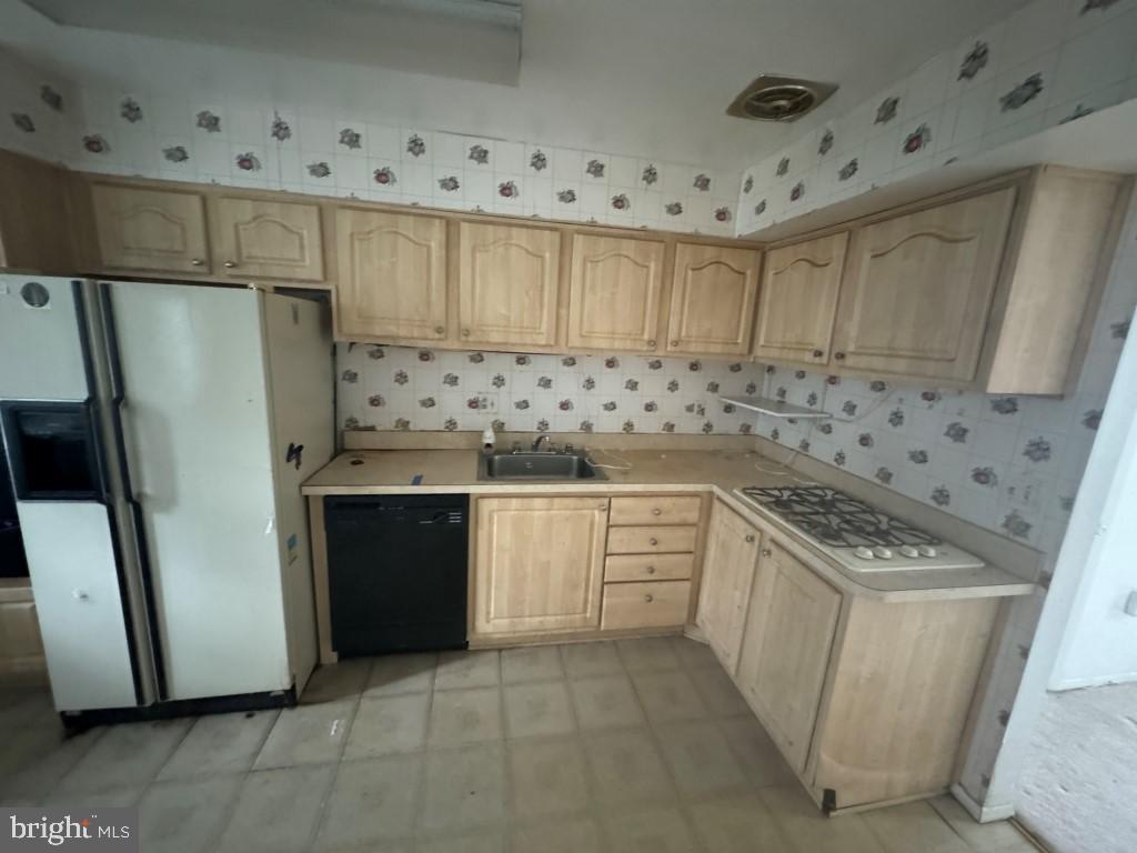 KINGSWOOD CONDOMINIUM - Residential