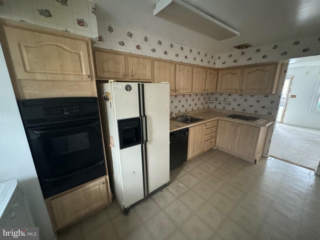 KINGSWOOD CONDOMINIUM - Residential