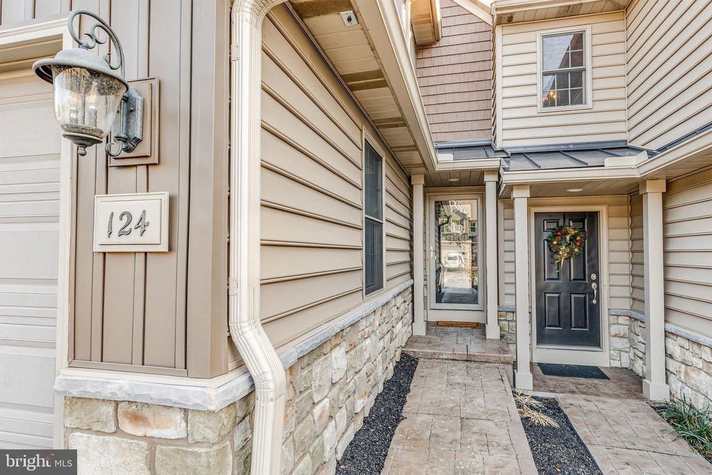 Photo of 124 Fieldcrest Lane, EPHRATA, PA 17522 (MLS # PALA2062408)