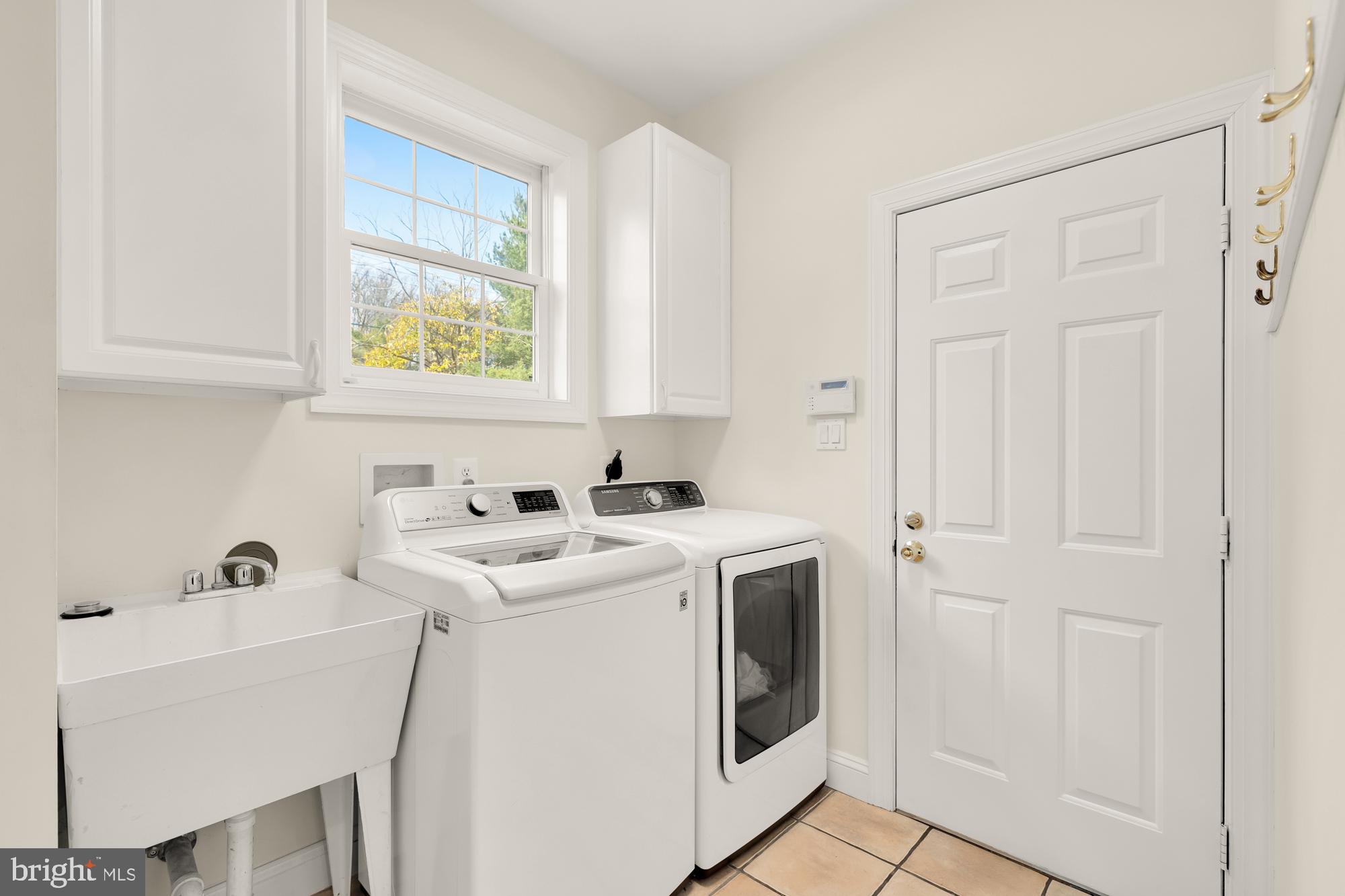 POTOMAC OUTSIDE - Residential