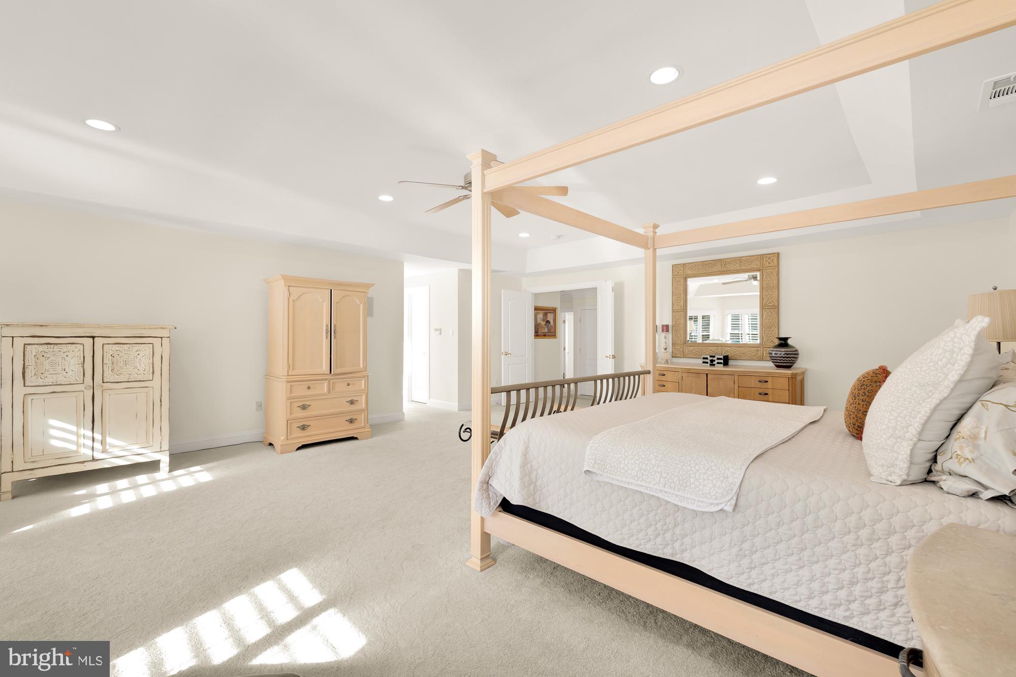 POTOMAC OUTSIDE - Residential