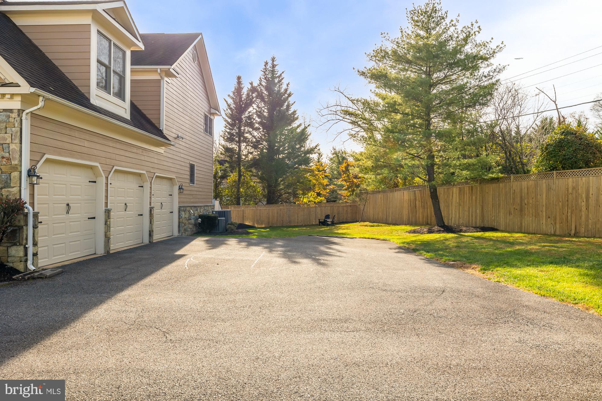 POTOMAC OUTSIDE - Residential