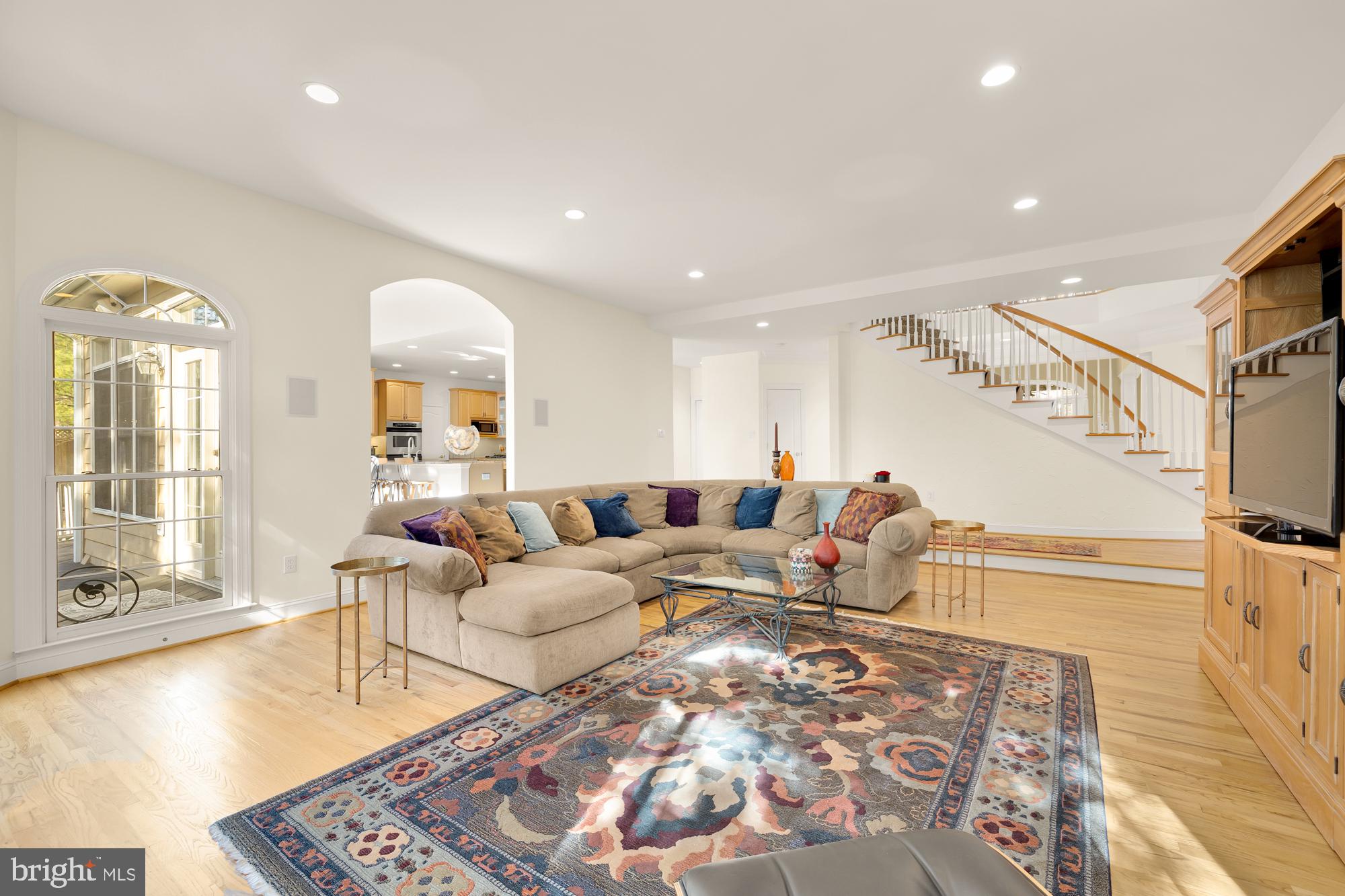 POTOMAC OUTSIDE - Residential