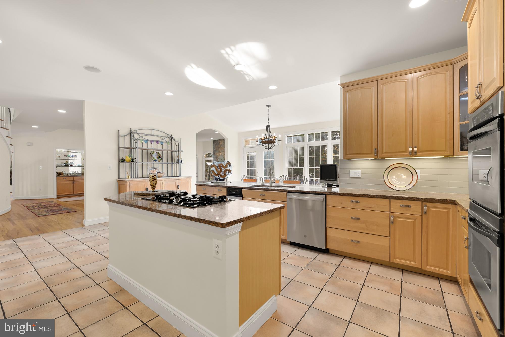 POTOMAC OUTSIDE - Residential