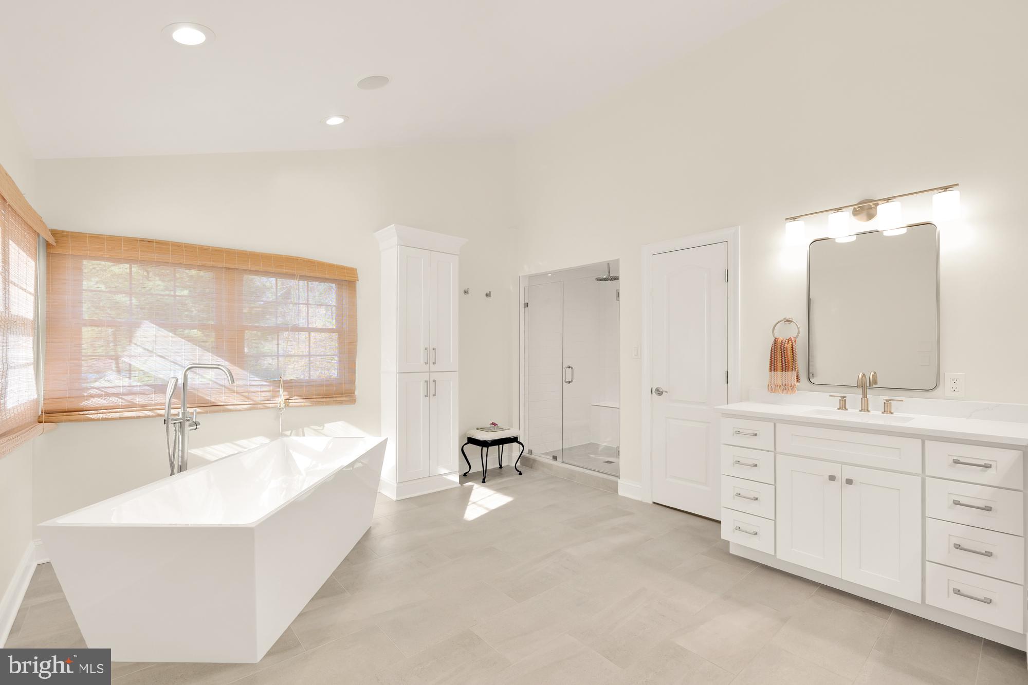 POTOMAC OUTSIDE - Residential