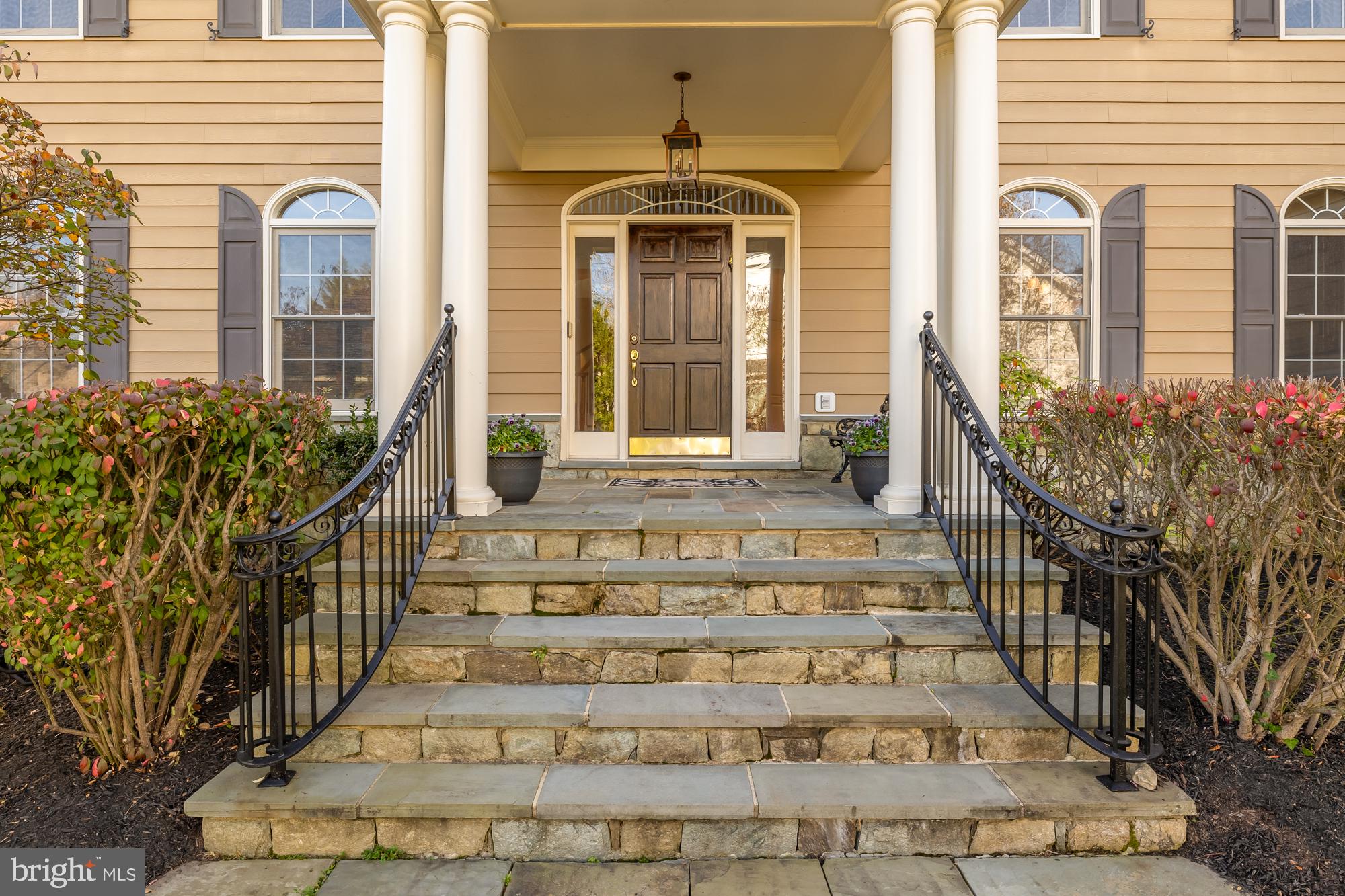 POTOMAC OUTSIDE - Residential