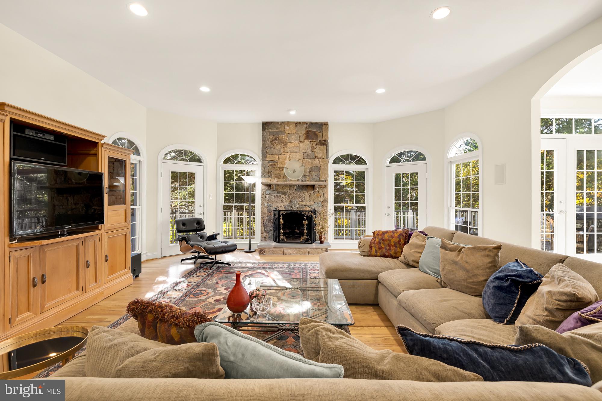 POTOMAC OUTSIDE - Residential