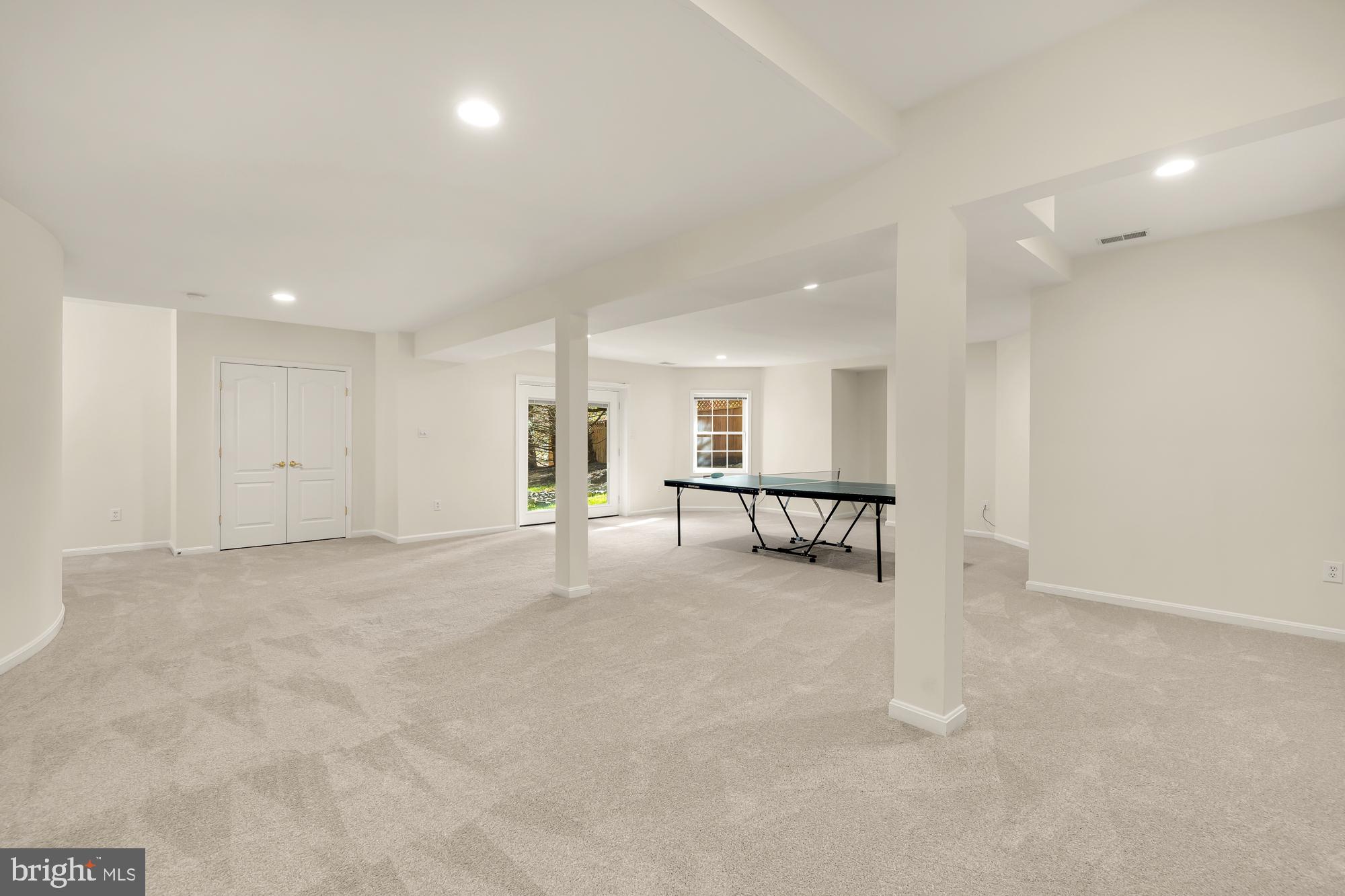 POTOMAC OUTSIDE - Residential