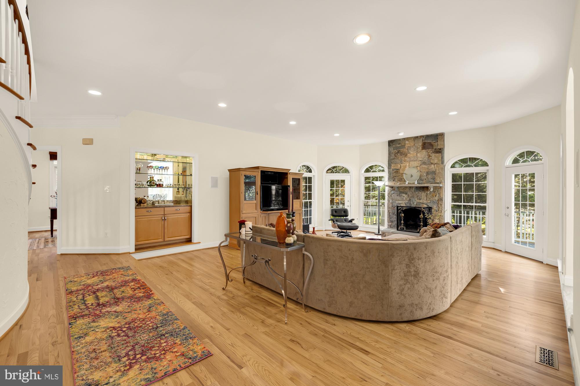 POTOMAC OUTSIDE - Residential