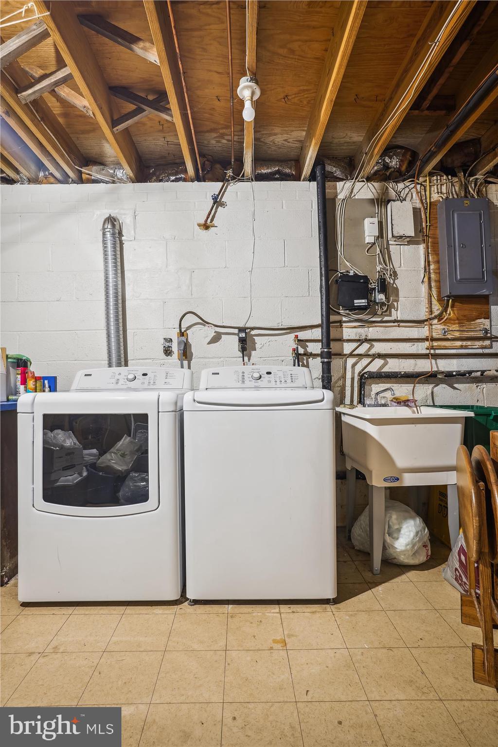 TOWN AND COUNTRY GARDENS - Residential