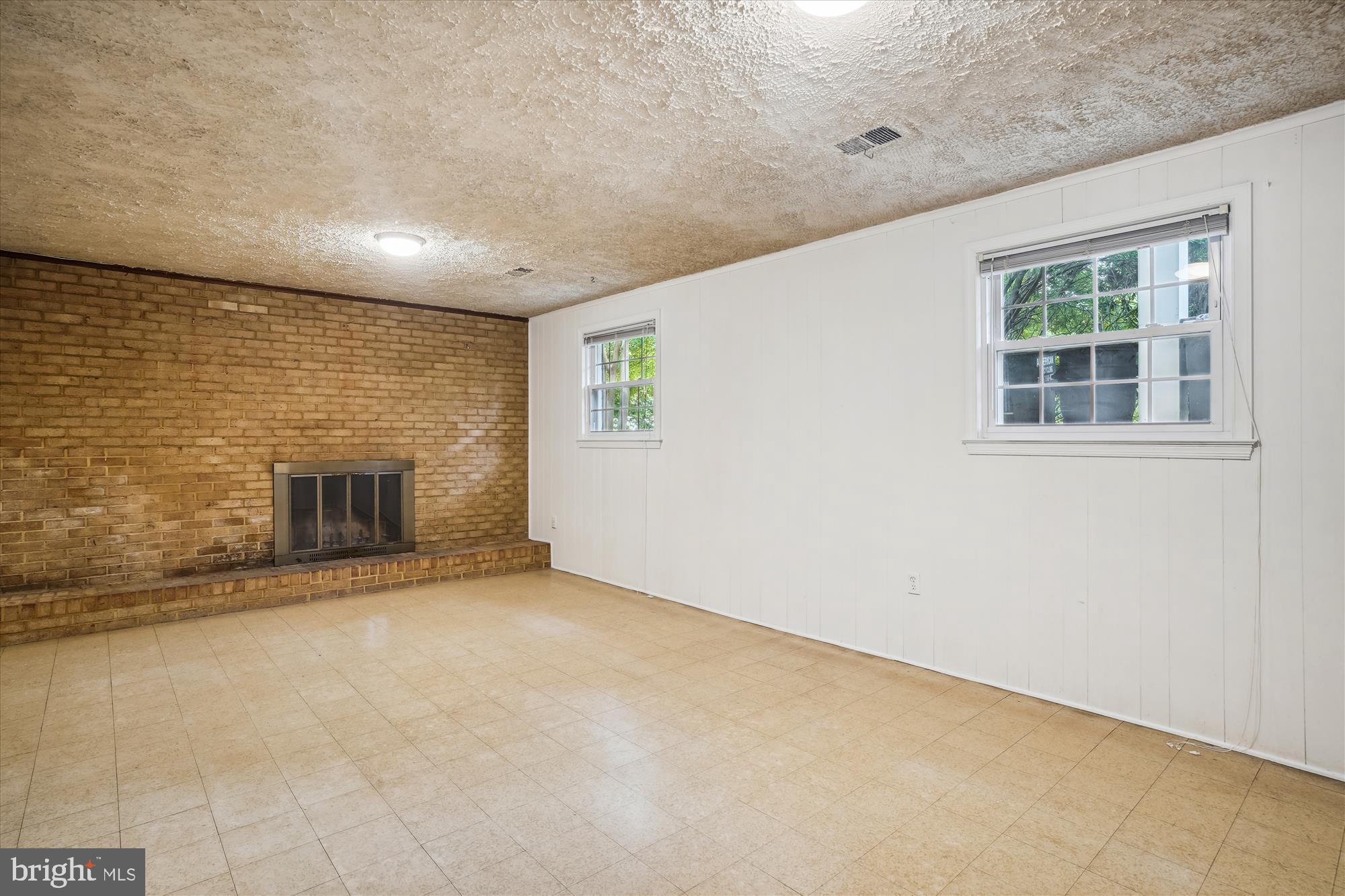 TOWN AND COUNTRY GARDENS - Residential