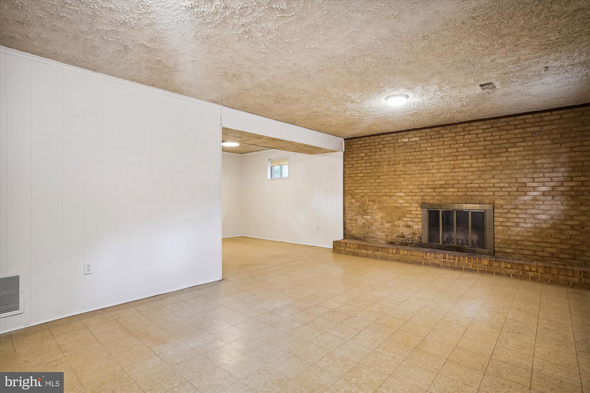 TOWN AND COUNTRY GARDENS - Residential