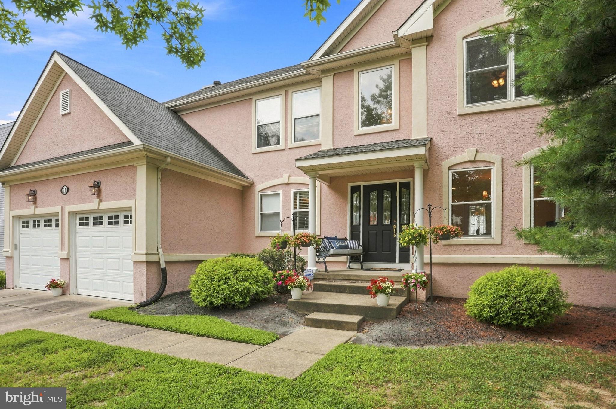 11 EQUESTRIAN LANE