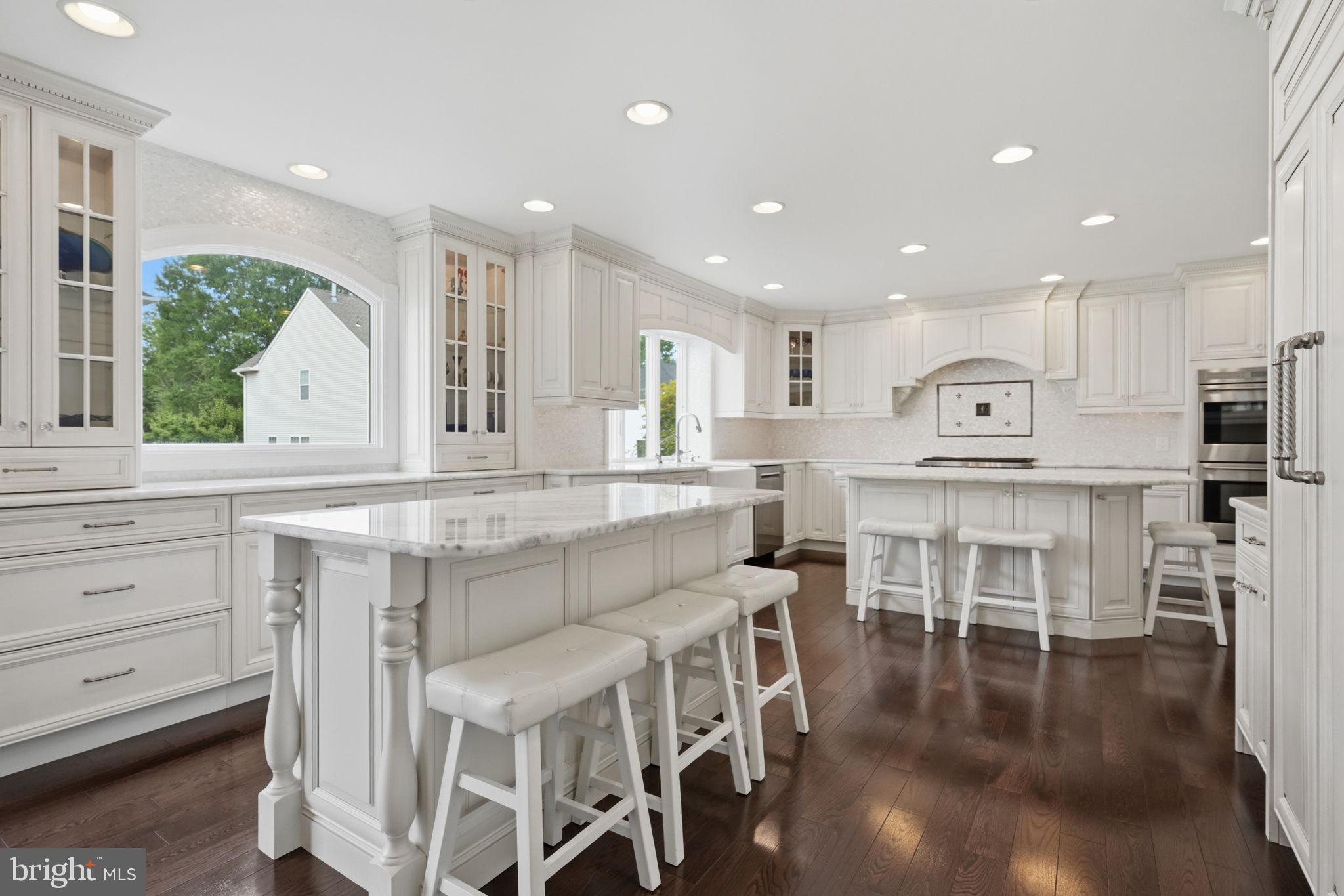 11 EQUESTRIAN LANE