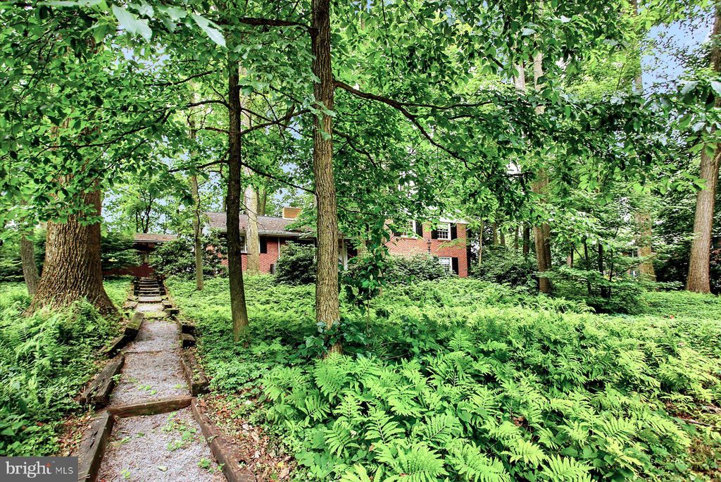 Photo of 108 OAKRIDGE DR, NEW HOLLAND, PA 17557 (MLS # PALA2036524)