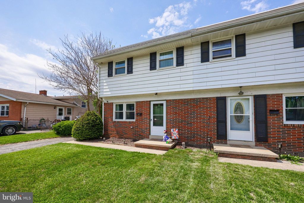 Photo of 508 W Marion Street, LITITZ, PA 17543 (MLS # PALA2086156)